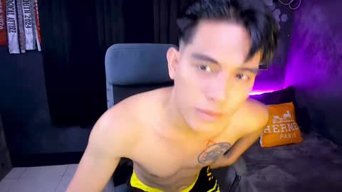 Snapshot of bentlyfuck chatting on December 16, 2:04 am bentlyfuck online show from December 16, 2:04 am