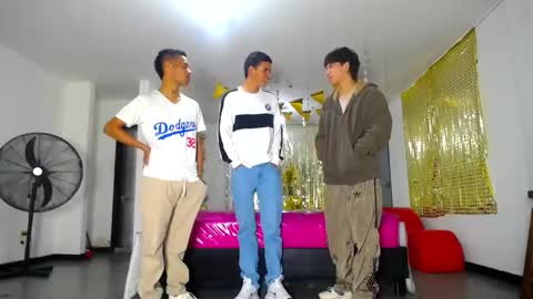 Snapshot of benz_boys chatting on February 25, 12:03 pm benz boys online show from February 25, 12:03 pm