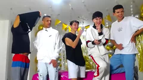 Snapshot of benz_boys chatting on January 23, 12:30 pm benz boys online show from January 23, 12:30 pm