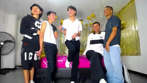 Snapshot of benz_boys chatting on February 11, 12:16 pm benz boys online show from February 11, 12:16 pm