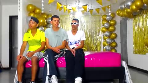 Snapshot of benz_boys chatting on January 19, 12:07 pm benz boys online show from January 19, 12:07 pm