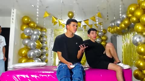 Snapshot of benz_boys chatting on January 18, 12:04 pm benz boys online show from January 18, 12:04 pm