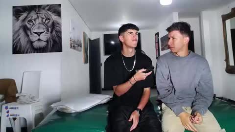 Snapshot of benz_boys chatting on September 17, 11:33 am benz boys online show from September 17, 11:33 am