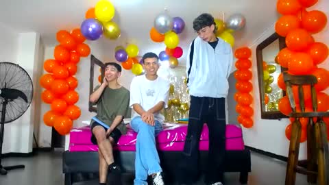 Snapshot of benz_boys chatting on March 9, 12:09 pm benz boys online show from March 9, 12:09 pm