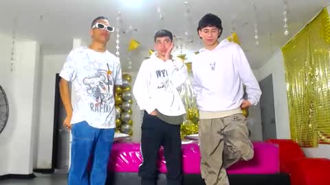 Snapshot of benz_boys chatting on February 7, 12:28 pm benz boys online show from February 7, 12:28 pm