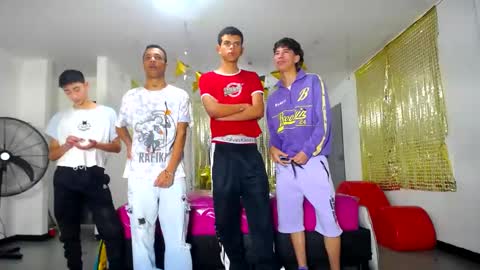Snapshot of benz_boys chatting on March 4, 12:12 pm benz boys online show from March 4, 12:12 pm