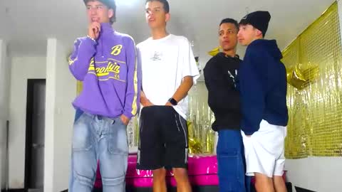 Snapshot of benz_boys chatting on February 15, 1:27 pm benz boys online show from February 15, 1:27 pm