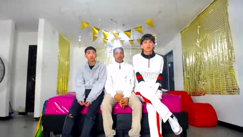 Snapshot of benz_boys chatting on March 6, 12:09 pm benz boys online show from March 6, 12:09 pm