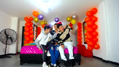 Snapshot of benz_boys chatting on March 11, 12:06 pm benz boys online show from March 11, 12:06 pm