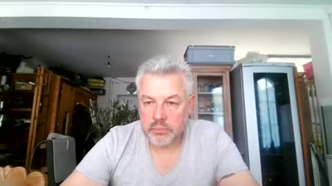 Snapshot of berg_boy chatting on February 5, 11:44 am Martin online show from February 5, 11:44 am