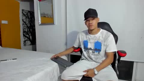 big_jhoonss_ online show from October 9, 2:49 am