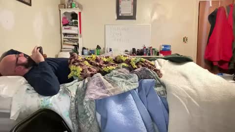 Mr. Muscle Monster online show from December 17, 1:35 am