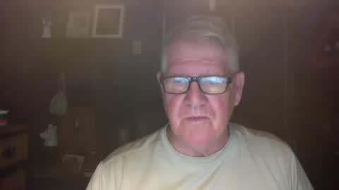 Snapshot of bigbeerdrinker1 chatting on October 10, 6:29 am bigbeerdrinker online show from October 10, 6:29 am