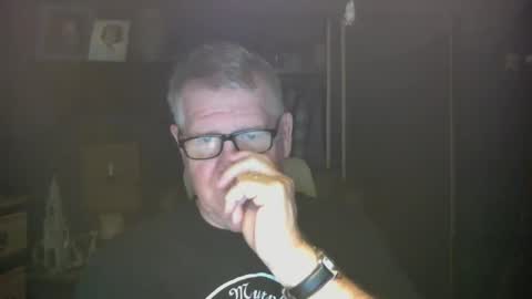 Snapshot of bigbeerdrinker1 chatting on December 26, 10:26 am bigbeerdrinker online show from December 26, 10:26 am