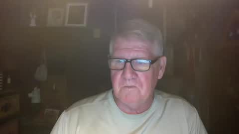 Snapshot of bigbeerdrinker1 chatting on October 12, 5:12 am bigbeerdrinker online show from October 12, 5:12 am