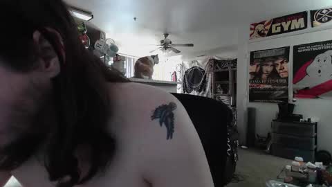 biggerisbetter21 online show from March 8, 4:11 pm