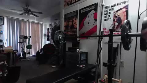 biggerisbetter21 online show from December 15, 7:00 pm