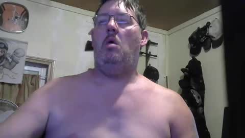 Snapshot of bigjohn41000 chatting on September 18, 9:44 am bigjohn41000 online show from September 18, 9:44 am