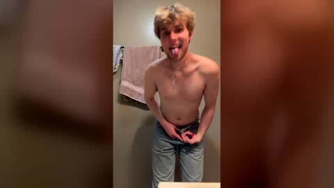 bigskinnyboyshh online show from March 7, 2:20 am