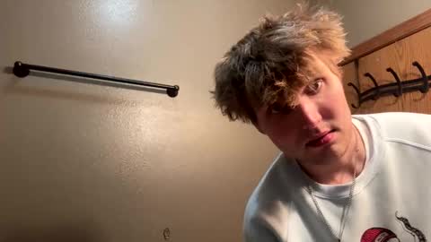 bigskinnyboyshh online show from February 24, 4:35 am