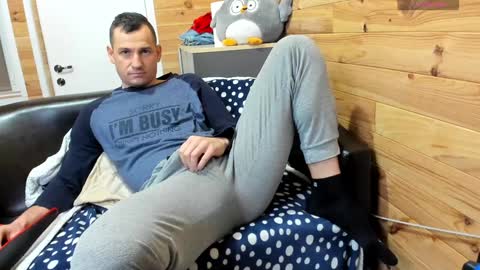Snapshot of bigsshark chatting on February 4, 7:29 am bigsshark online show from February 4, 7:29 am