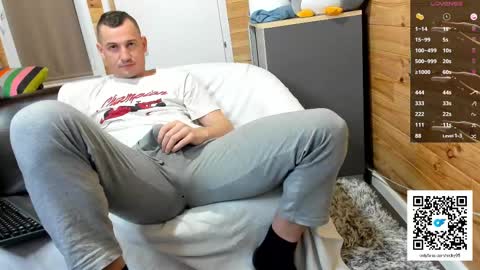Snapshot of bigsshark chatting on February 24, 6:05 am bigsshark online show from February 24, 6:05 am