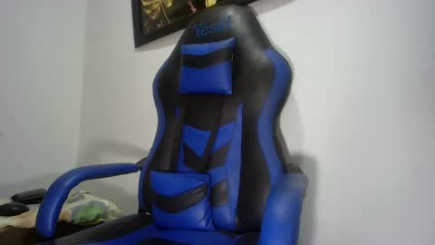 Snapshot of black_dicck chatting on January 30, 10:09 pm tu morenito online show from January 30, 10:09 pm