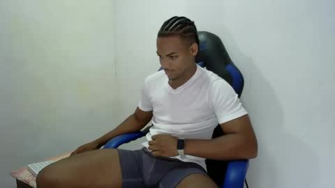 Snapshot of black_dicck chatting on October 9, 3:50 pm tu morenito online show from October 9, 3:50 pm