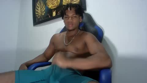 Snapshot of black_dicck chatting on January 28, 12:05 am tu morenito online show from January 28, 12:05 am