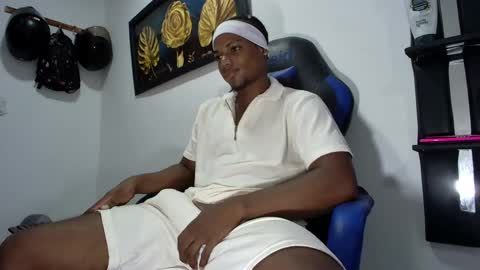 Snapshot of black_dicck chatting on March 10, 5:50 pm tu morenito online show from March 10, 5:50 pm