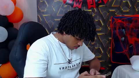 black_king_241 online show from October 29, 2:36 am