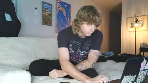 Snapshot of blaze_thickwood chatting on October 17, 3:49 pm Blaze Thickwood online show from October 17, 3:49 pm