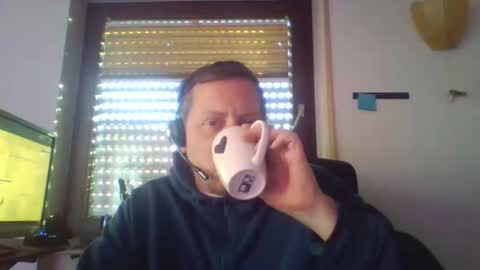 blonde32m online show from November 3, 2:19 pm