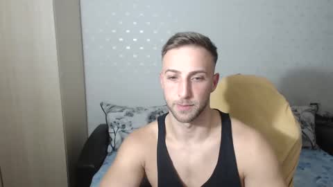 Snapshot of blondeagle chatting on December 8, 6:17 pm Mr Blond online show from December 8, 6:17 pm