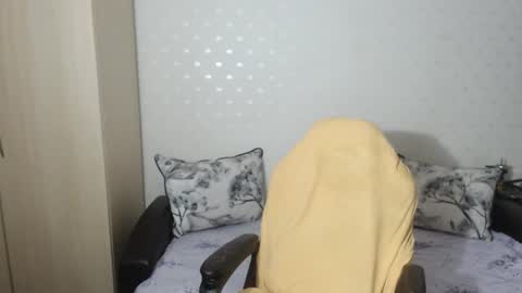 Snapshot of blondeagle chatting on December 18, 8:47 pm Mr Blond online show from December 18, 8:47 pm