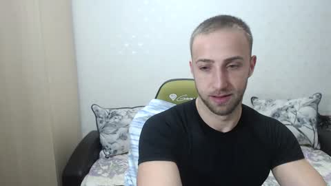 Snapshot of blondeagle chatting on February 19, 9:25 pm Mr Blond online show from February 19, 9:25 pm