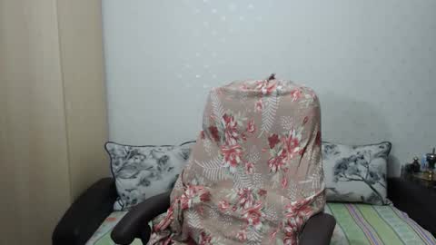 Snapshot of blondeagle chatting on October 17, 8:24 pm Mr Blond online show from October 17, 8:24 pm