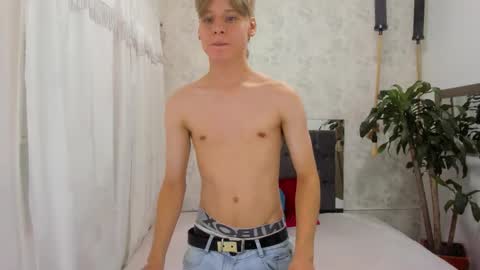 Snapshot of blondie_lover69 chatting on October 3, 8:25 pm Maleeth online show from October 3, 8:25 pm