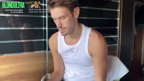 Snapshot of blondultra chatting on October 6, 12:21 pm blondultra online show from October 6, 12:21 pm