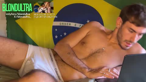 Snapshot of blondultra chatting on October 2, 1:26 pm blondultra online show from October 2, 1:26 pm