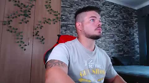 blueeyeboy0 online show from February 26, 8:48 am