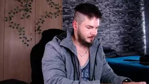 blueeyeboy0 online show from July 10, 12:52 pm