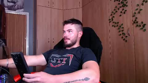 blueeyeboy0 online show from June 17, 9:00 am