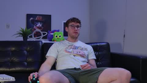 Snapshot of blueeyedtallguy chatting on October 21, 2:36 am blueeyedtallguy online show from October 21, 2:36 am