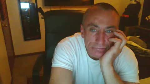 Snapshot of blueyesforyou2nit chatting on October 21, 5:43 am blueyesforyou2nit online show from October 21, 5:43 am