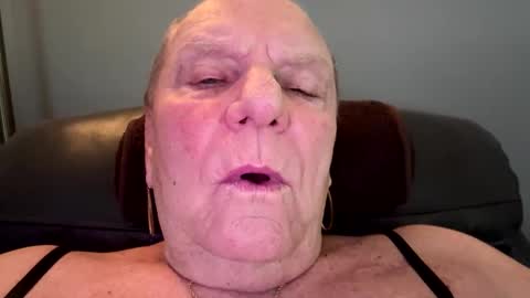 bobbiesucks69 online show from September 18, 2:08 pm