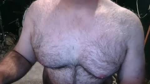 Snapshot of bobbyhill27b chatting on October 19, 2:31 pm BobbyHill27b online show from October 19, 2:31 pm
