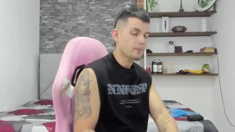 booyhott_ online show from February 14, 6:58 pm