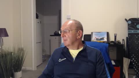 Snapshot of boppy21 chatting on October 8, 8:24 pm Boppy21 online show from October 8, 8:24 pm