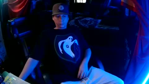 Bowerboi1217 online show from May 2, 2:47 am